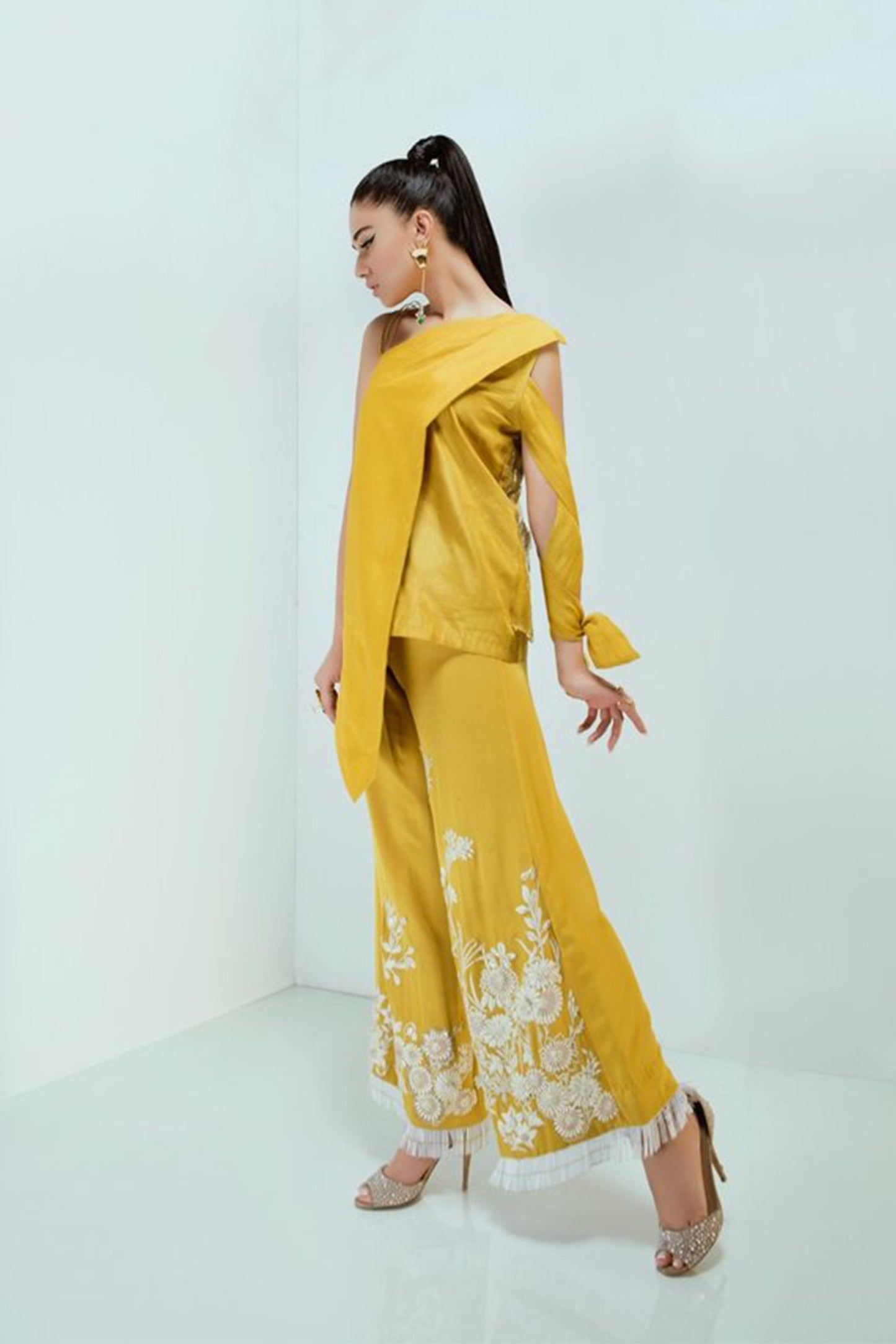 Yellow-Myth